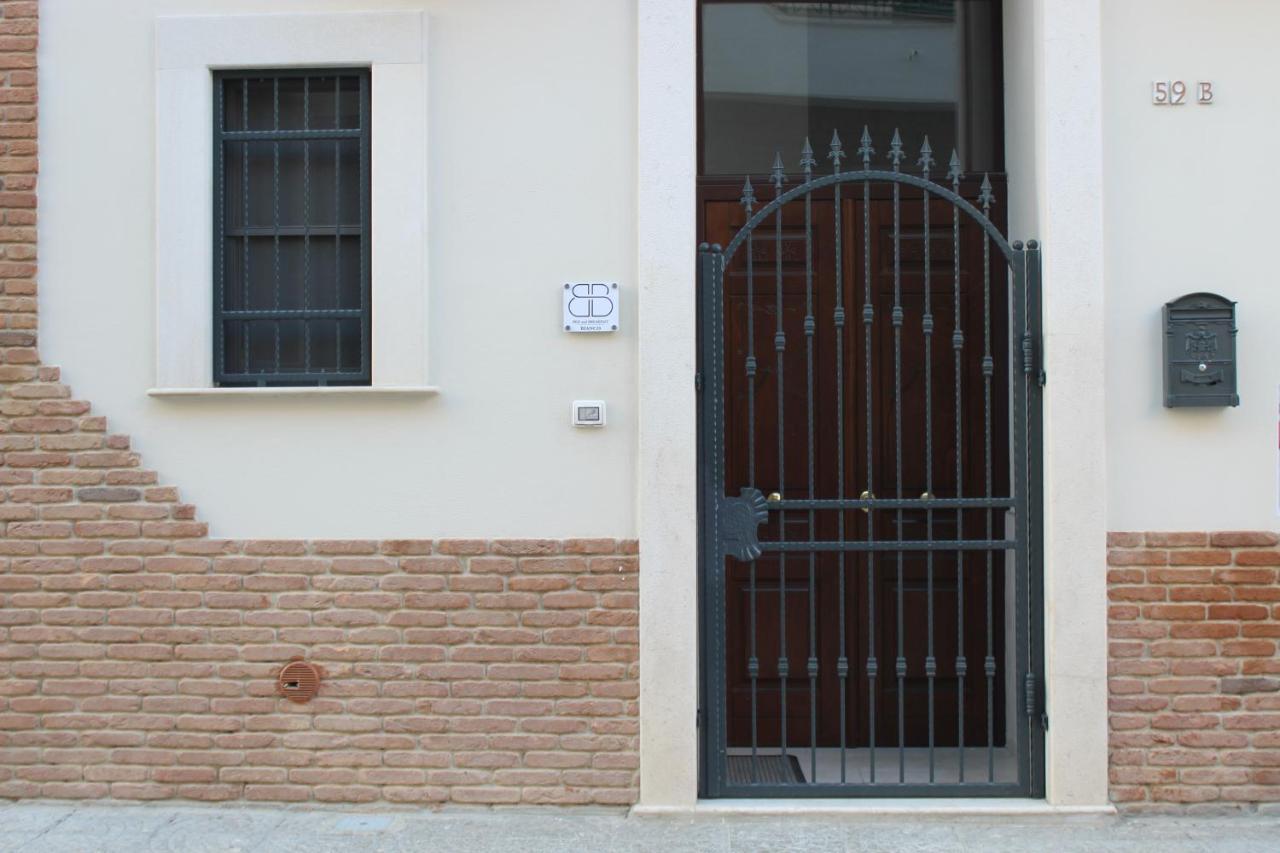 B&b Bianco Orta Nova Esterno foto